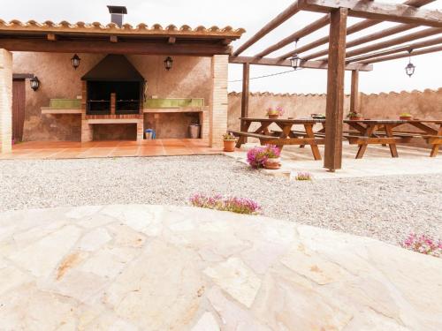 Balcó/terrassa, Comfy Cottage in Maians with Swimming Pool in Castellfullit del Boix