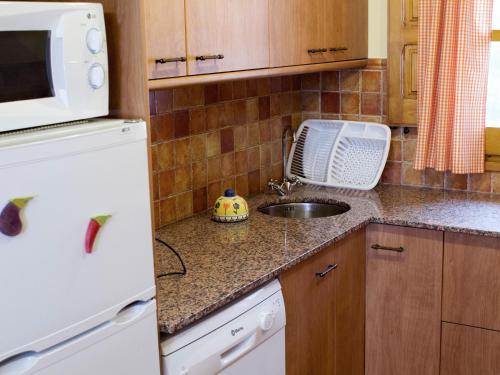 Konyha, Cottage in Maians with Pool and Garden in Castellfullit del Boix