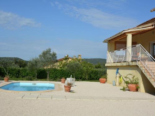 Attractive Villa in Saint-Laurent-de-Carnols with Pool - image 4