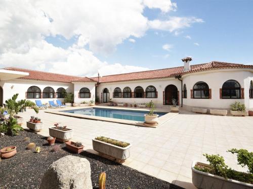 Beautiful holiday home in San Isidro with pool