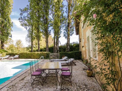 Balkons/terase, Mansion in Sourzac with Private Pool in Sourzac