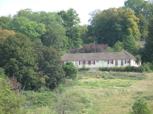 Luxurious Holiday Home in Cuzy with Swimming Pool gîte à louer Dettey