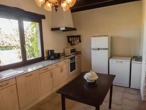 Cottage in Montbrun-des-Corbieres with Pool - image 12