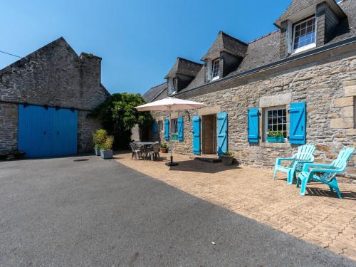 Modern Holiday Home in Plouhinec France with Sea Nearby - image 2