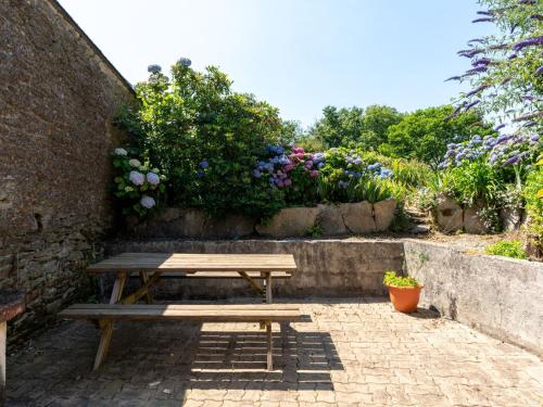 Modern Holiday Home in Plouhinec France with Sea Nearby - image 11