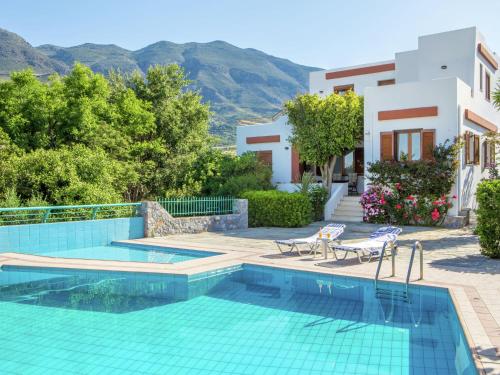  Chic Villa in Lefkogia Crete with Swimming Pool, Pension in Lefkogeia