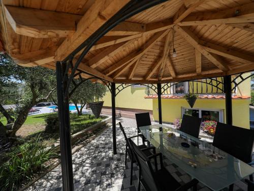 Lovely holiday home in Policnik with private pool