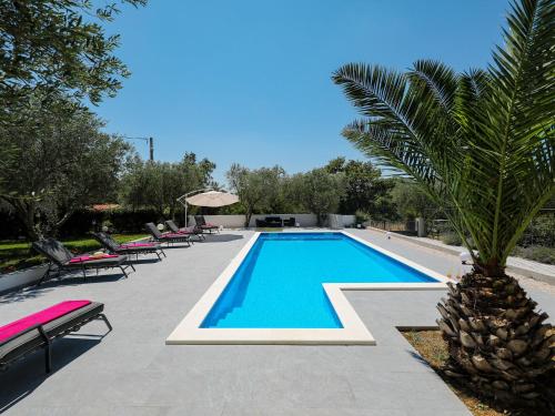 Lovely holiday home in Policnik with private pool