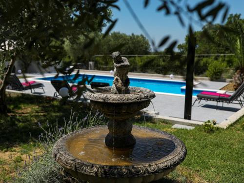 Lovely holiday home in Policnik with private pool