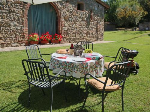Apartment in Todi with Pool & History, Todi (foto 7)