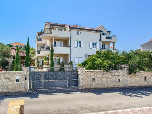 Apartment in Murter near Beach and Pool, Murter (photo 10)