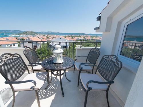 Apartment in Murter near Beach and Pool, Murter (photo 8)