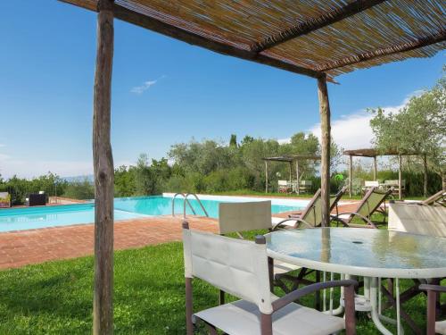 This romantic farmhouse is located near the medieval village of Montaione