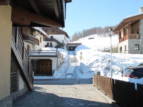  Apartment in Baita just 200 meters away from the ski lifts, Pension in Livigno