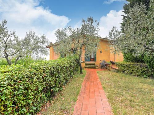  Peaceful Holiday Home in Lamporecchio with Pool, Pension in Lamporecchio