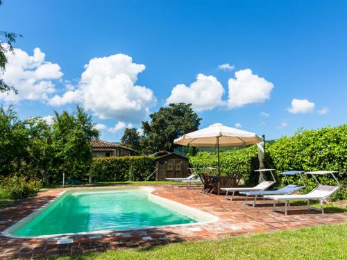 Vacation home in Chianti with pool