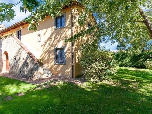  Luxurious Farmhouse in Cortona with Pool in Cortona