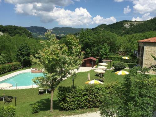 Magnificent Mansion in Apecchio with Swimming Pool