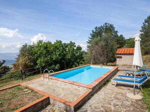  Flat in farmhouse with pool, Pension in Pian di Scò