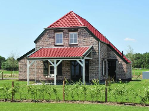  Luxurious villa with sauna & whirlpool in Limburg, Pension in Roggel