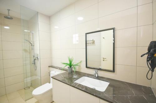 Bathroom, Bukit Jalil Luxury Suite by NestHome [Pavilion Bukit Jalil] near Bukit Jalil Golf & Country Resort