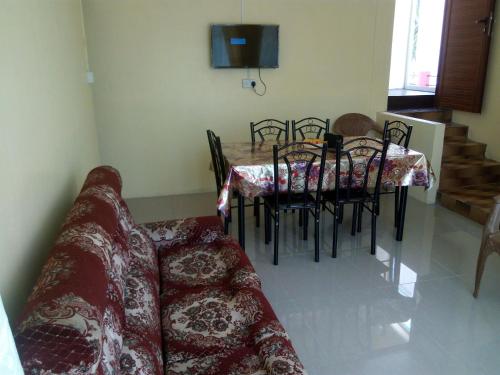 Room in Apartment - Indira Guest House Is In The Heart Of Flic En Flac