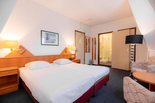 Owl Hotel - image 9