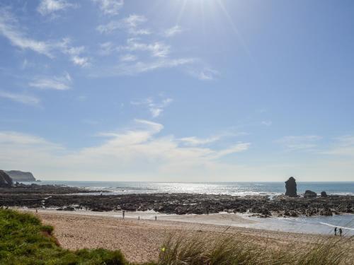10 Thurlestone Rock - main image