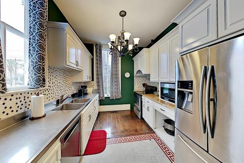 Mary Moody Suite - Sealy Hutchings Estate home - image 3