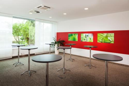 Park Inn By Radisson Frankfurt Airport - image 6