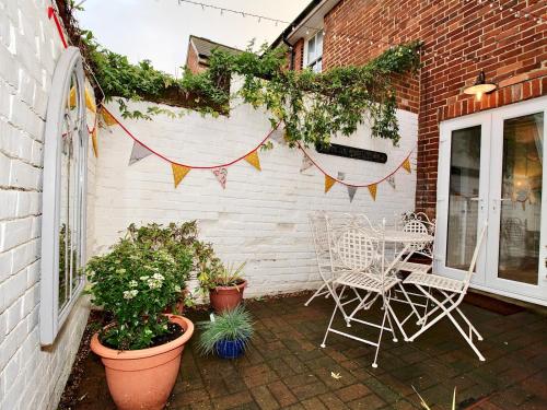 Picture of Spacious Country Cottage In Historical Canterbury