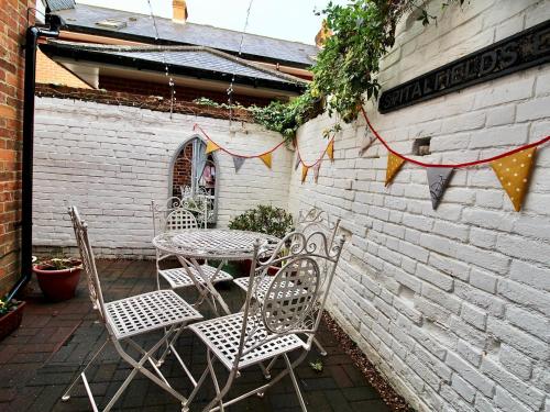 Picture of Spacious Country Cottage In Historical Canterbury