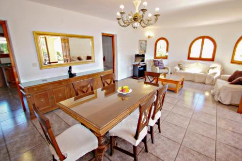 Emilia - holiday home with ocean view and private pool in Benissa - image 8