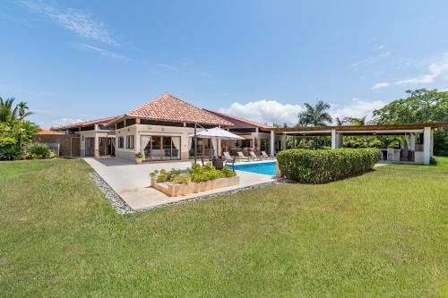 Garden, Stunning Villa with Private Pool and Jacuzzi in Casa de Campo in La Romana