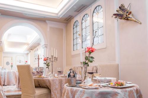 Hotel Carlton On The Grand Canal - image 3