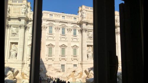 Trevinest Rome - Trevi Fountain Experience Unique View