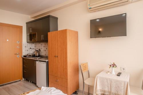 Camelot Apartment - image 5