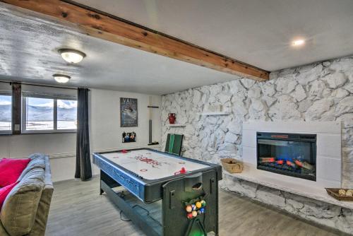 Cozy Escape with Hot Tub Access and Mountain View - image 6