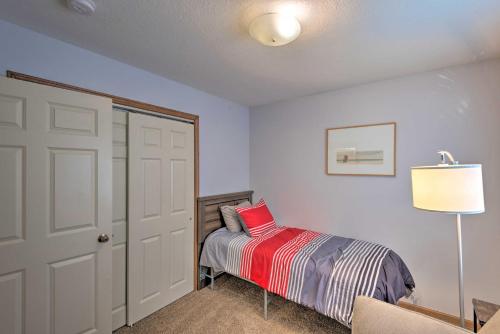 Cozy Cedar Rapids Pad - 2 Blocks to Mercy Care!