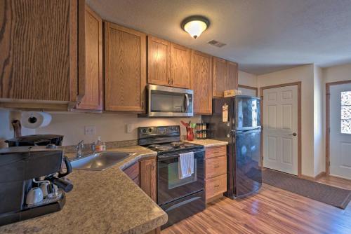 Cozy Cedar Rapids Pad - 2 Blocks to Mercy Care! in Cedar Rapids, USA