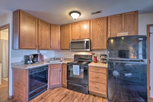 Cozy Cedar Rapids Pad - 2 Blocks to Mercy Care! in Cedar Rapids, USA