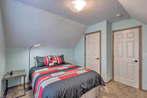 Cozy Cedar Rapids Pad - 2 Blocks to Mercy Care!