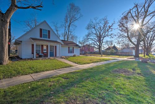 Cozy Cedar Rapids Pad - 2 Blocks to Mercy Care!