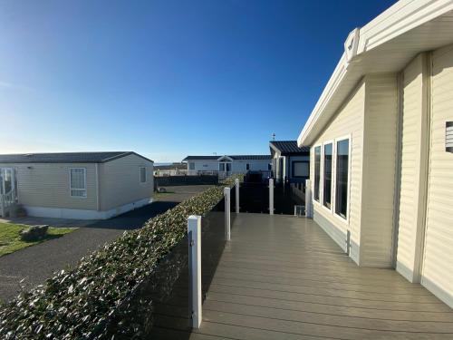 Picture of Brand New Trecco Bay 3 Bedroom Beach Lodge