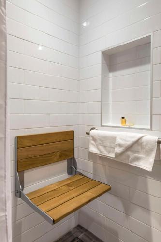 King Room with Roll-In Shower - Disability Access