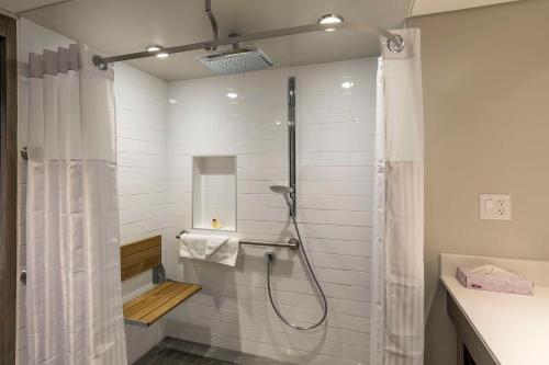 277934310 Hôtel & Suites Normandin Lévis