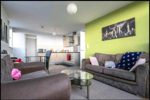 Large 3 Bedrooms in Liverpool City Centre, Free Parking