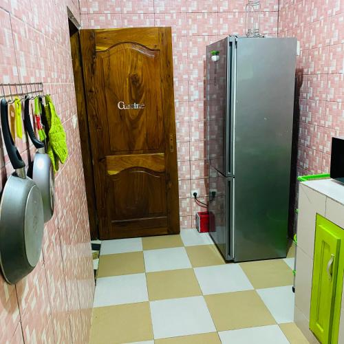 LOONY Guesthouses - Red House