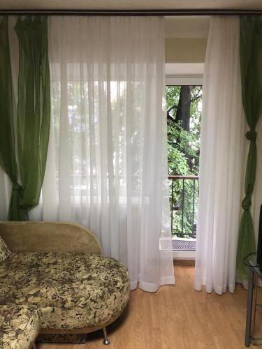 Apartment on Oleksandra Kopylenko 3- А 6; in Kiev ; 2-х Комнатнаяпосуточно Киев .м. Печерская  Полный ремонт новые : холодильник  ванная газовая плитка  2-х спальная кровать и т. д. - image 2