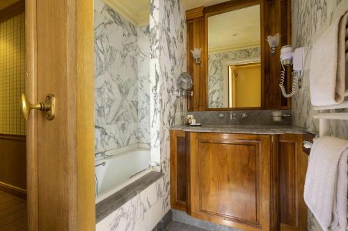 Hotel Chambiges Elysees